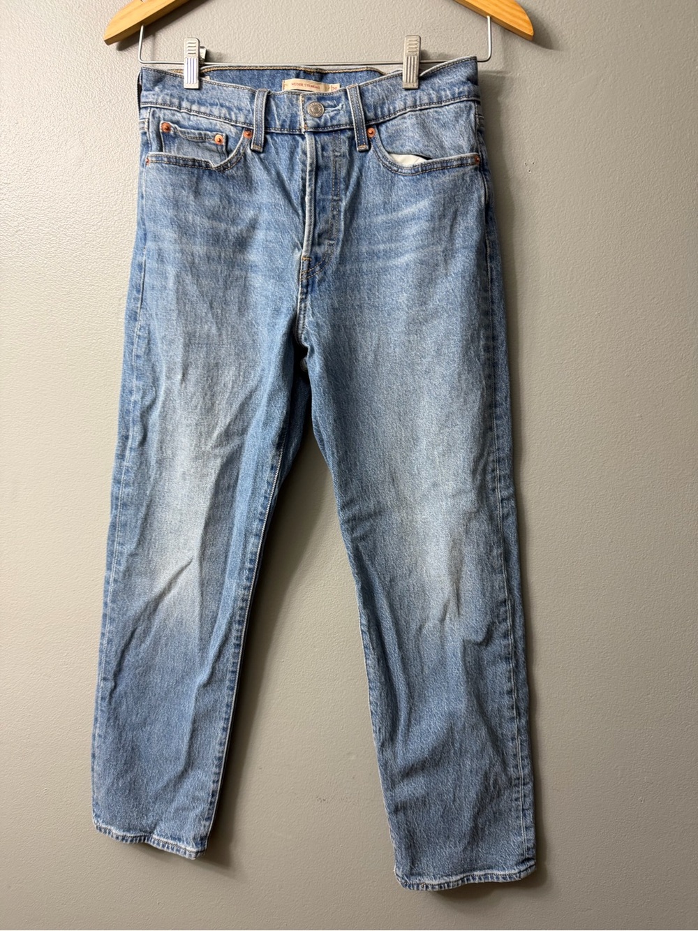 Levi’s wedgie straight button fly Jeans 28